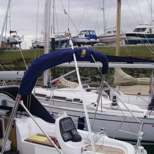 Bavaria 31 Cruiser Bimini Sunshade (2)