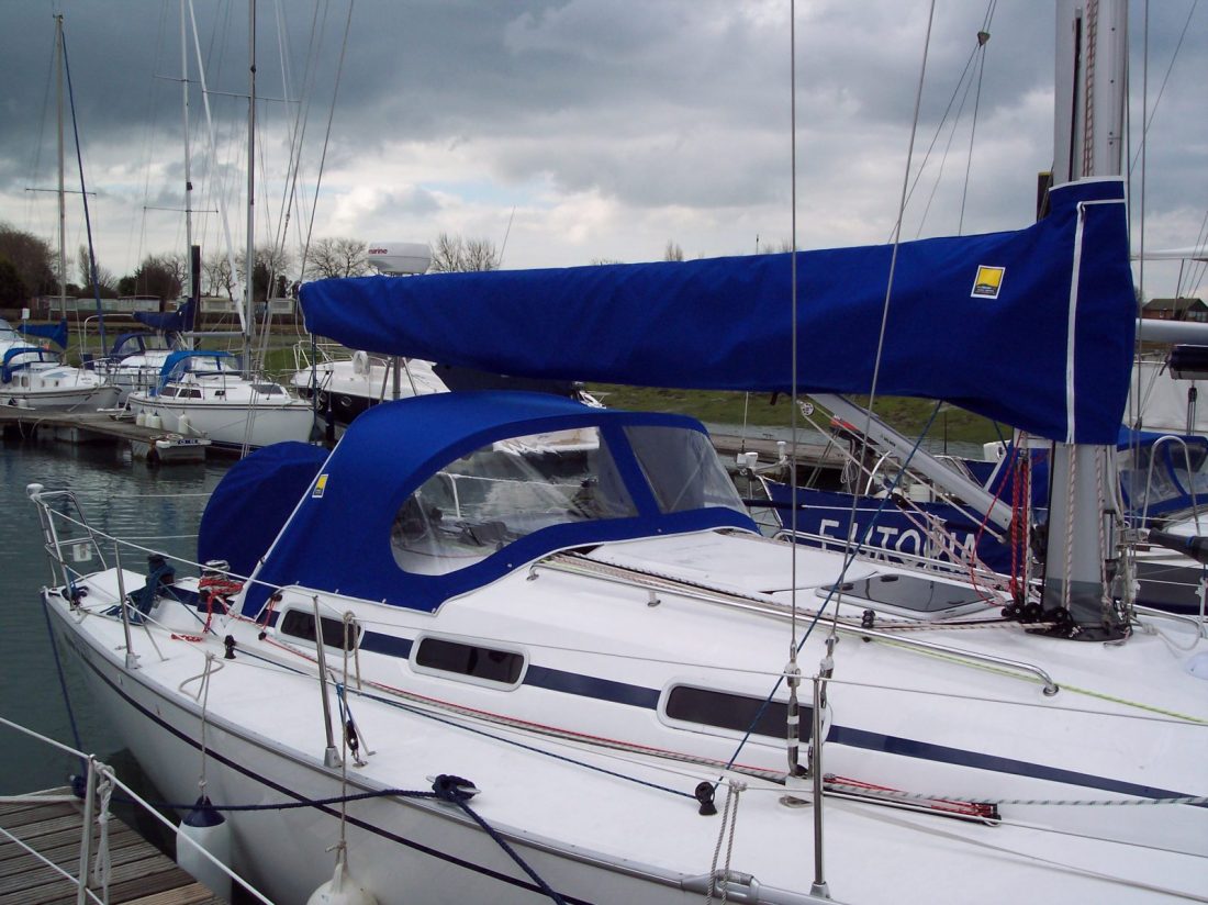 Bavaria 38 Match Sprayhood (5)