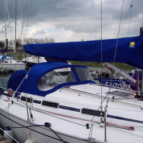 Bavaria 38 Match Sprayhood (5)