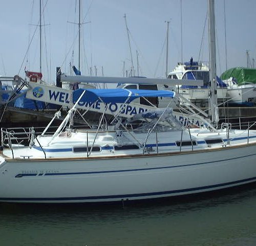 Bavaria 38 Ocean Bimini (2)