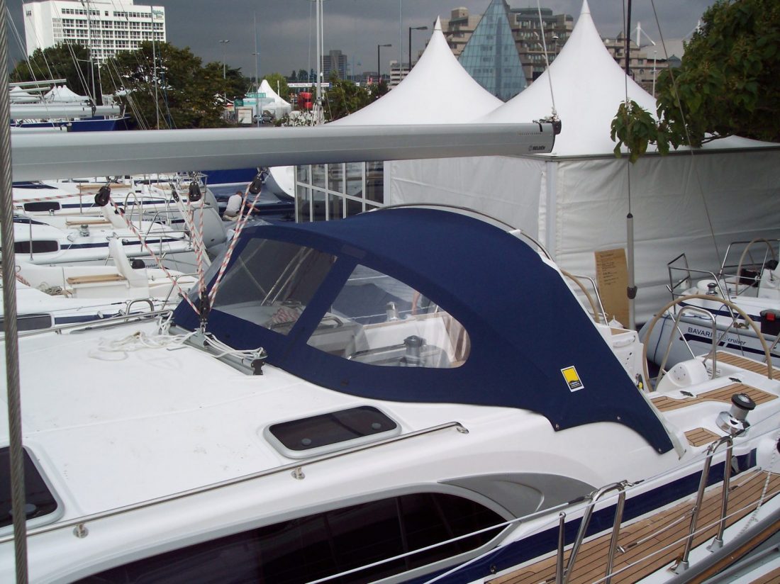 Bavaria 40 Vision Sprayhood