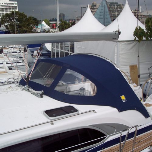 Bavaria 40 Vision Sprayhood