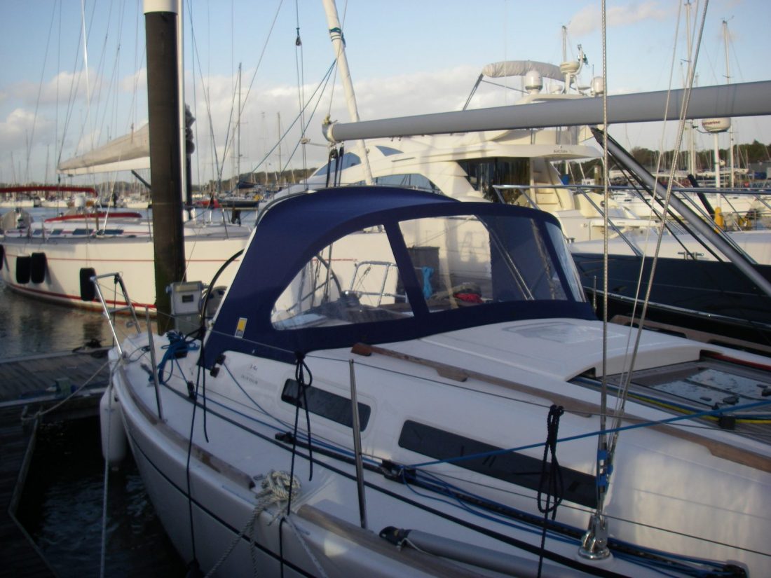 Dufour 34E Sprayhood (2)