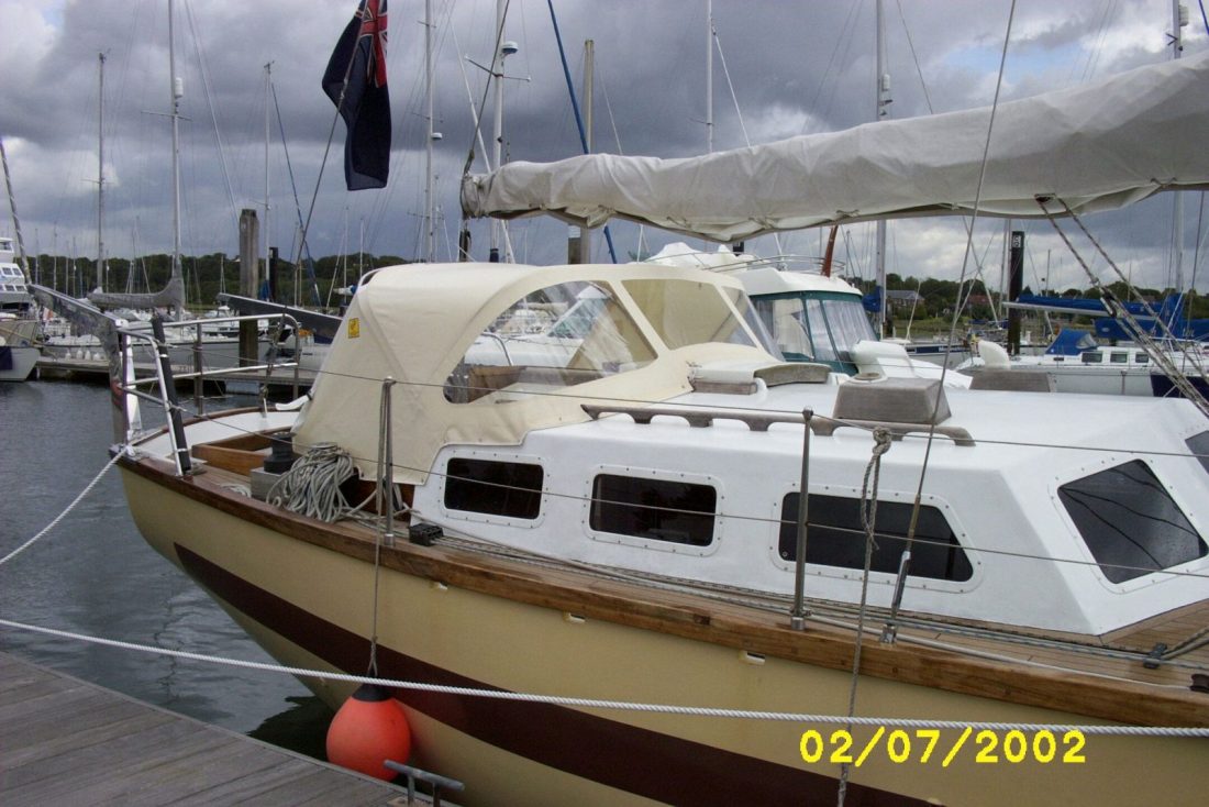 Endurance 40 Sprayhood (1)