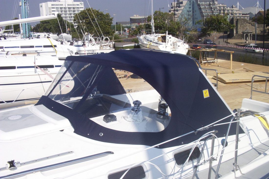 Legend 356 Sprayhood (1)