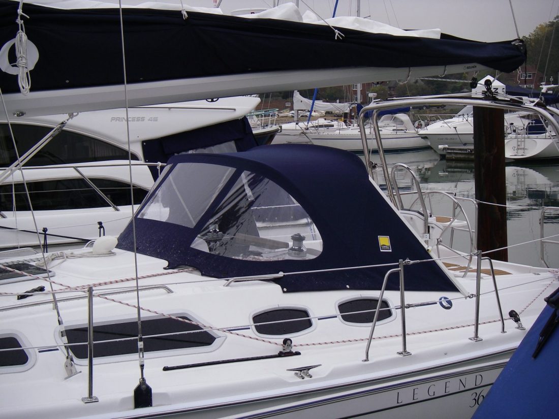 Legend 36 Sprayhood (1)