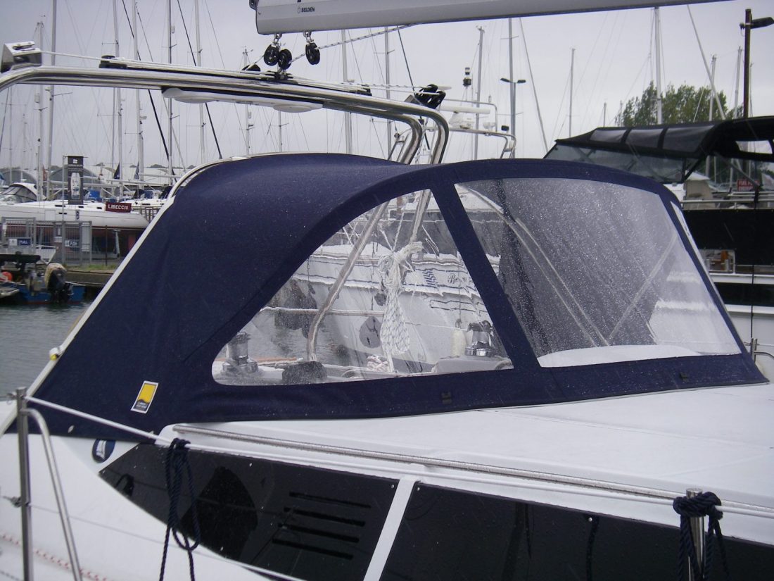 Legend E33 Sprayhood (1)