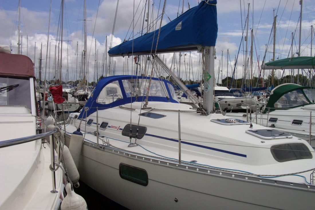 Beneteau Oceanis 321 Sprayhood