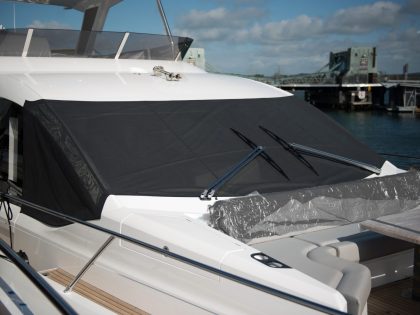 Sunseeker Manahattan 66 (Windscreen cover)
