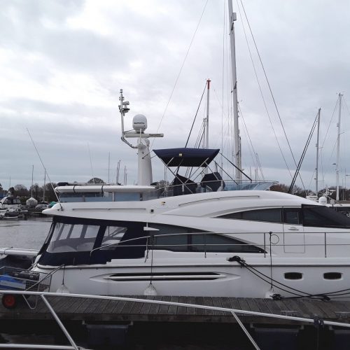 Fairline Squadron 58 (Flybridge Fwd Bimini)