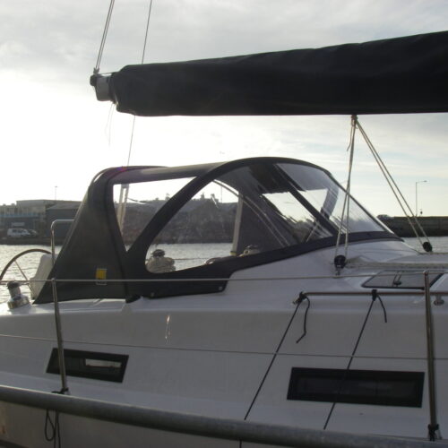 Bavaria 36 Cruiser Sprayhood