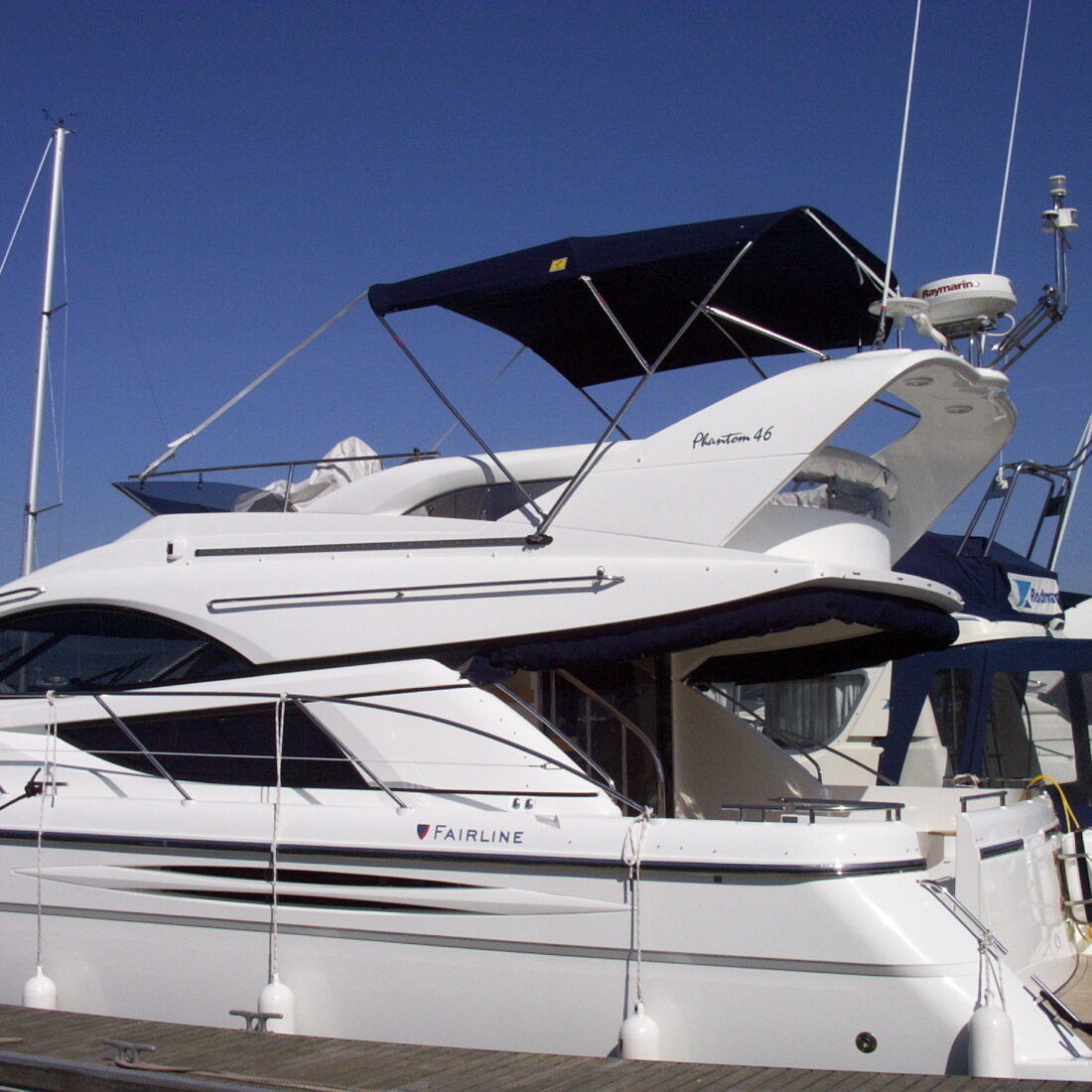 Fairline Phantom 46 Flybridge Bimini