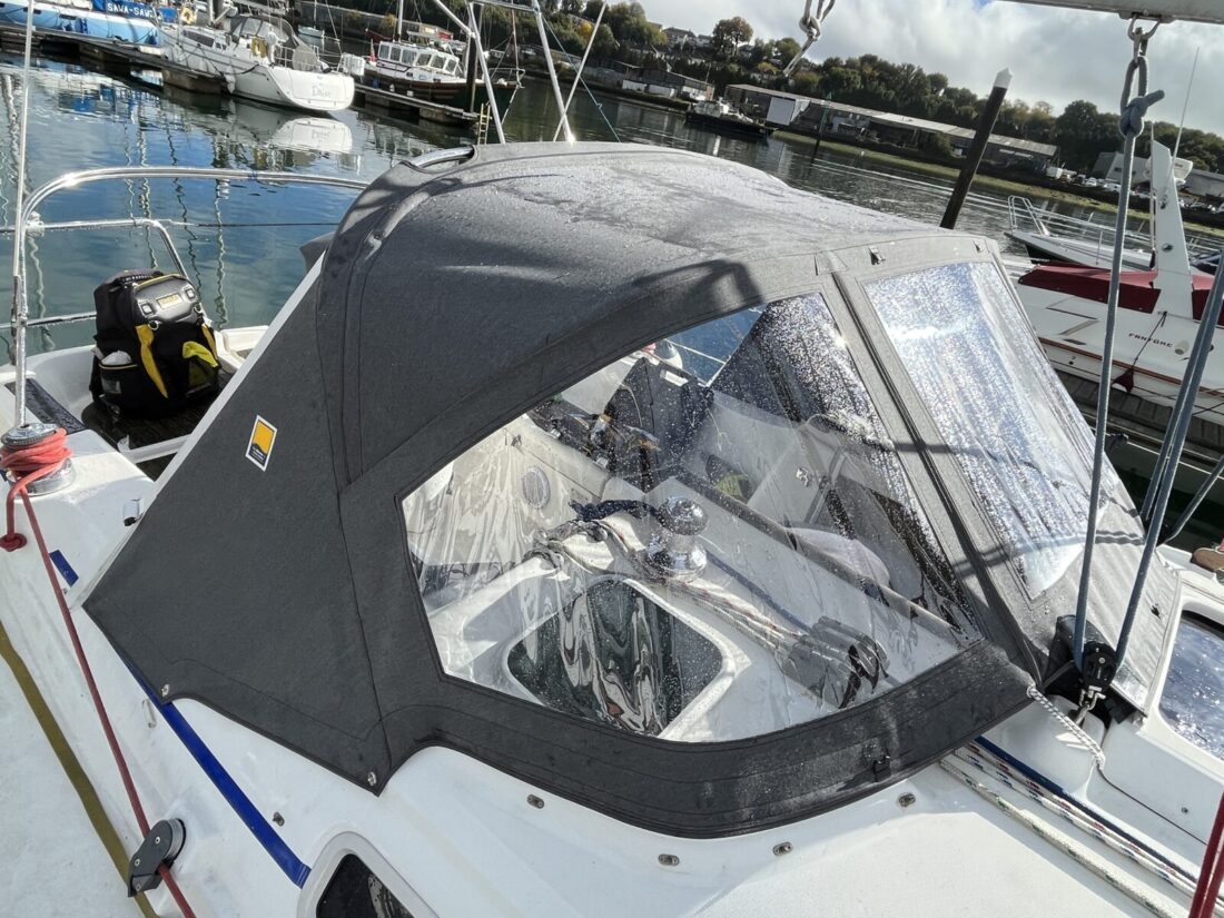 Beneteau Oceanis 331 Sprayhood